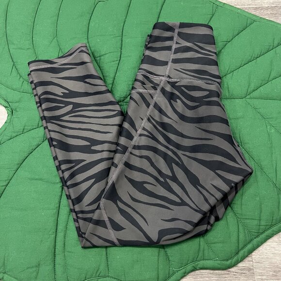 Old Navy Active Womens XS Gray Black Animal Zebra Print Leggings - Picture 1 of 5